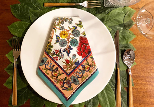 world-market-plate